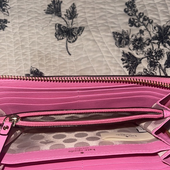 Beautiful flamingo color Kate Spade large zippered wallet strawberry collection - Picture 4 of 7